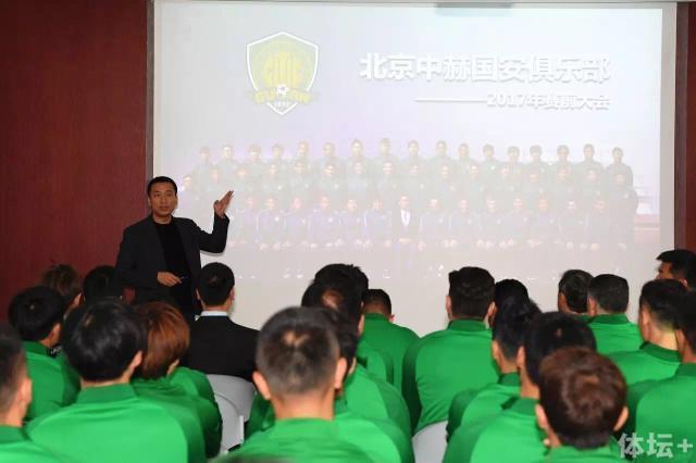 不然的话，只要他放我出去，就算老爷子知道我是被他胁迫，也肯定不会原谅我……叶辰此时继续说道：至于刚才第二条视频。